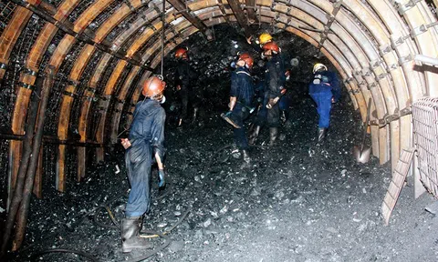 Đẩy mạnh công tác đào lò đáp ứng cho sản xuất than