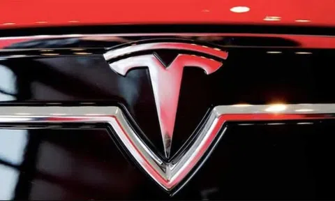 Tesla đầu tư 3,6 tỷ USD để sản xuất pin và xe bán tải